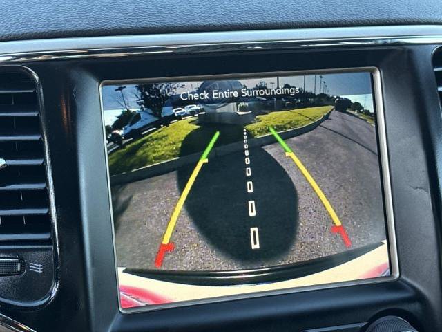 Used 2017 Jeep Grand Cherokee Laredo w/ Quick Order Package 23E AWD/4WD image 23