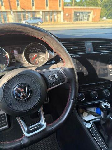 Used 2020 Volkswagen GTI SE FWD image 10