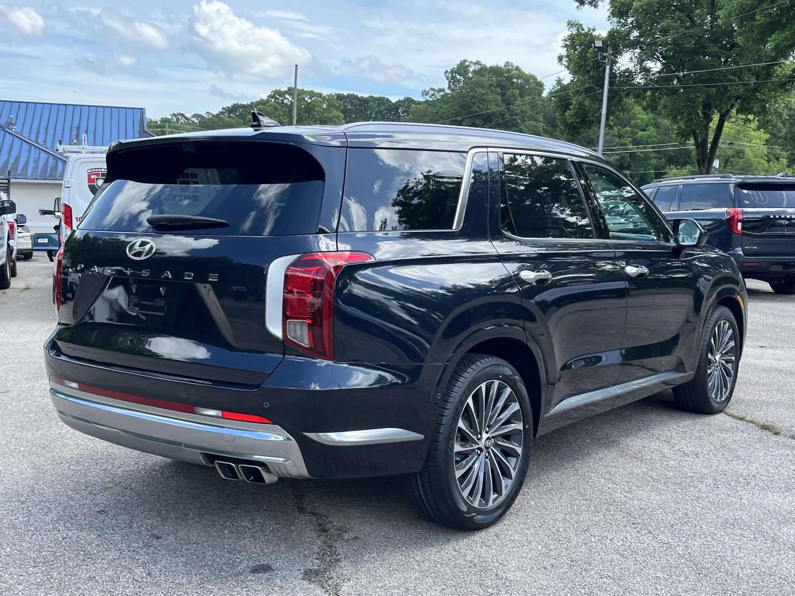 Used 2023 Hyundai Palisade Calligraphy w/ Cargo Package FWD image 3