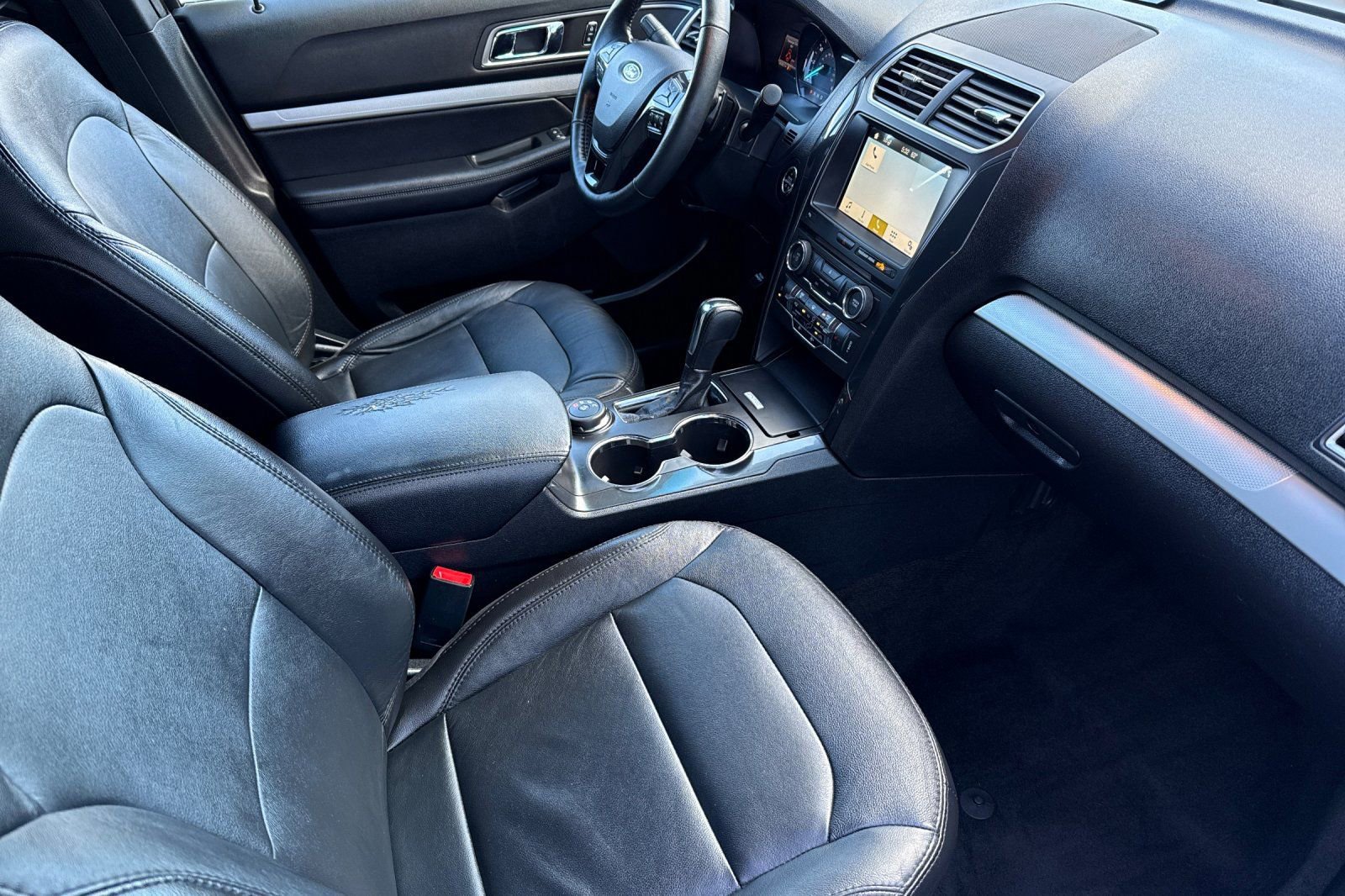 Certified 2017 Ford Explorer XLT w/ Equipment Group 202A image 18