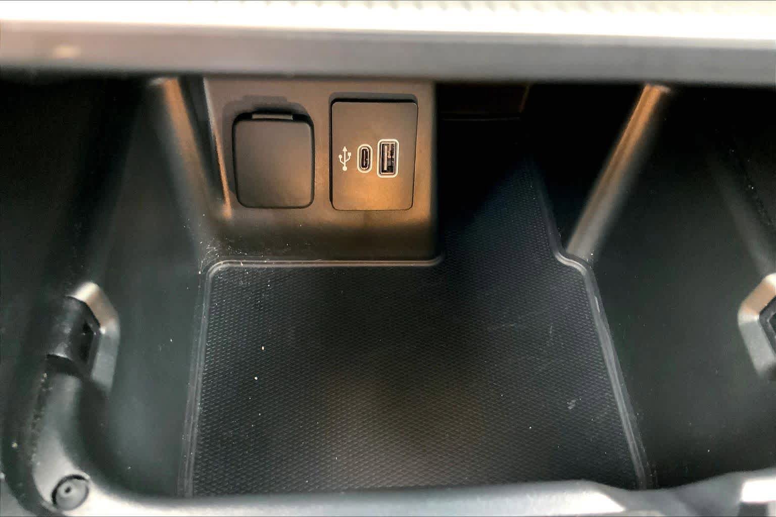 Certified 2025 Ford Explorer ST-Line w/ Premium Package RWD image 34