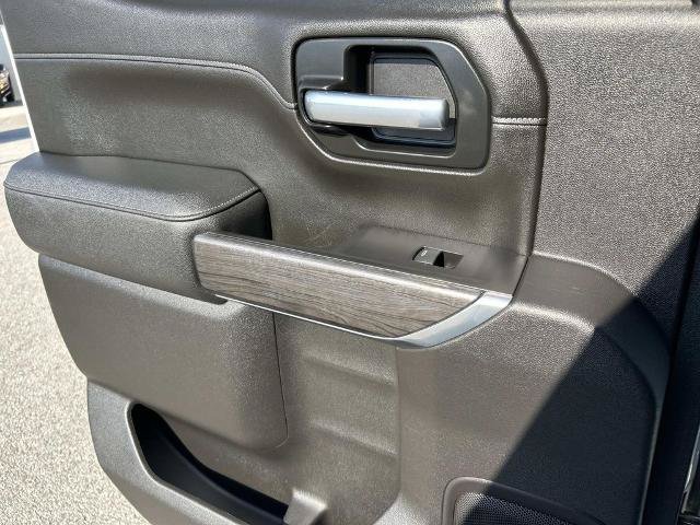 Used 2021 Chevrolet Silverado 1500 LTZ AWD/4WD image 17