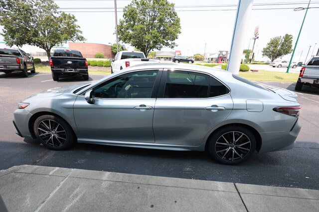 Used 2021 Toyota Camry SE w/ Convenience Package FWD image 7