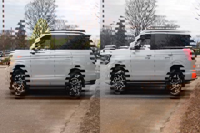 Certified 2025 Ford Expedition Active image 2