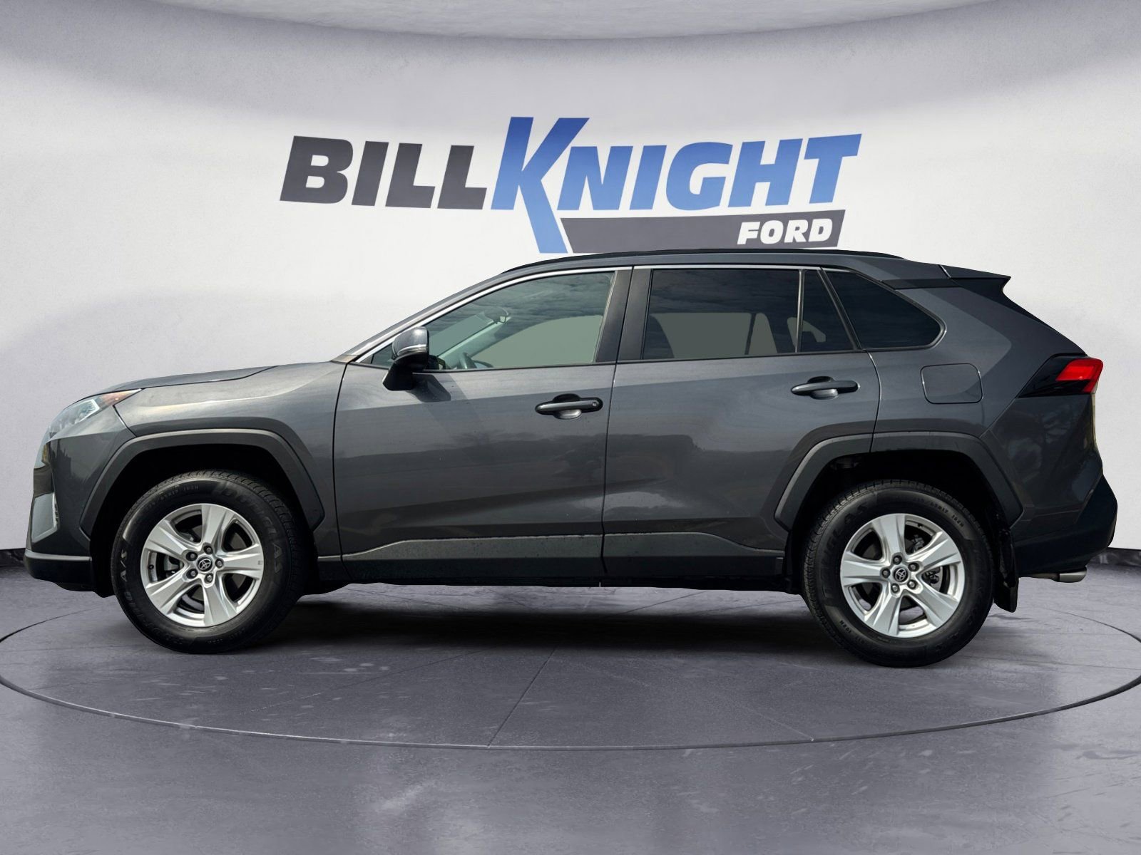 Used 2021 Toyota RAV4 XLE FWD image 2