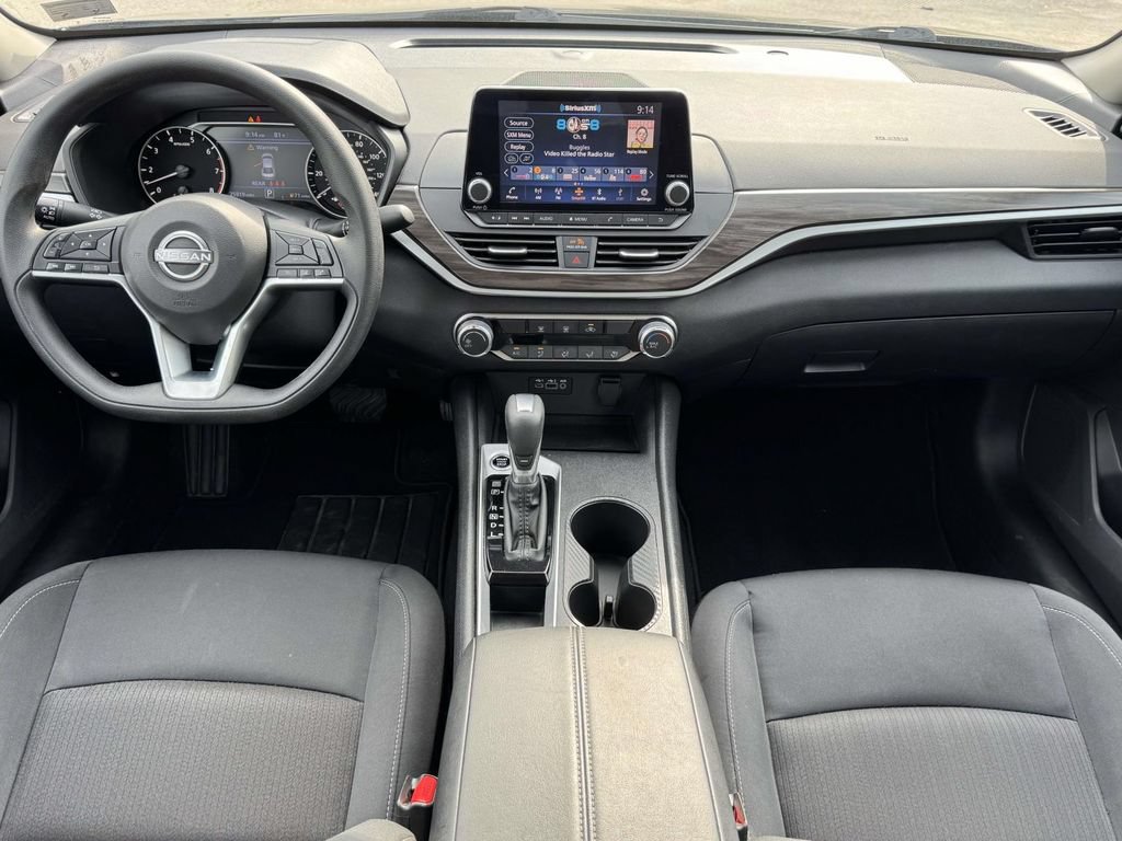 Used 2025 Nissan Altima 2.5 SV FWD image 2