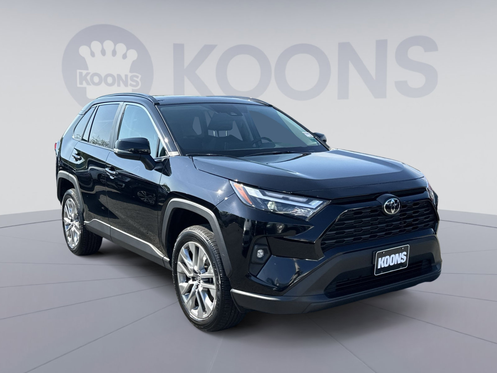 Used 2025 Toyota RAV4 XLE Premium w/ Weather Package AWD/4WD image 18