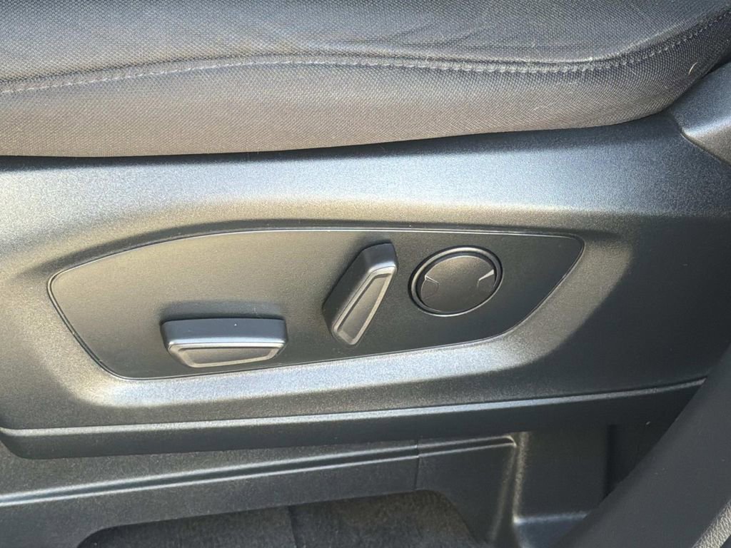 Certified 2022 Ford Explorer XLT RWD image 17