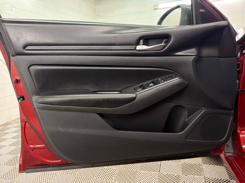 Used 2024 Nissan Altima 2.5 SV FWD image 16