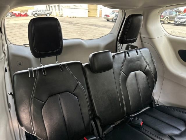 Used 2024 Chrysler Pacifica Touring-L FWD image 21