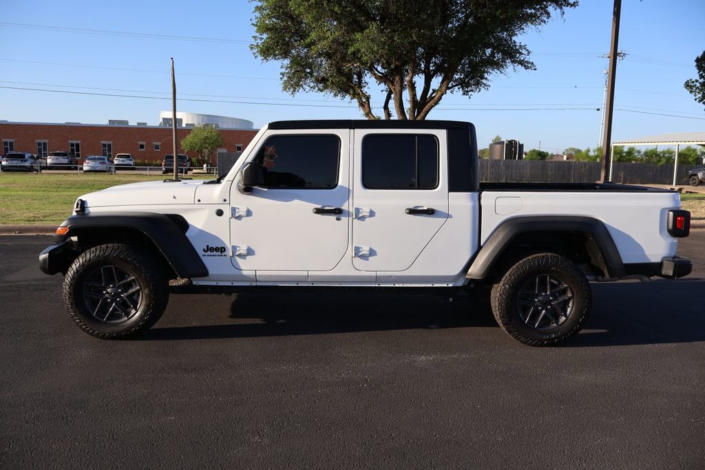 Used 2025 Jeep Gladiator Sport AWD/4WD image 2
