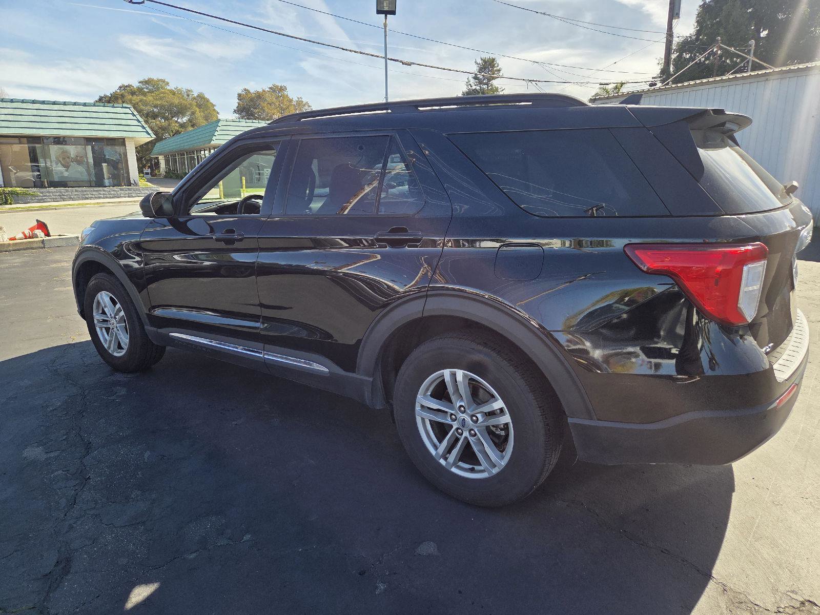 Certified 2023 Ford Explorer XLT w/ Equipment Group 202A image 3