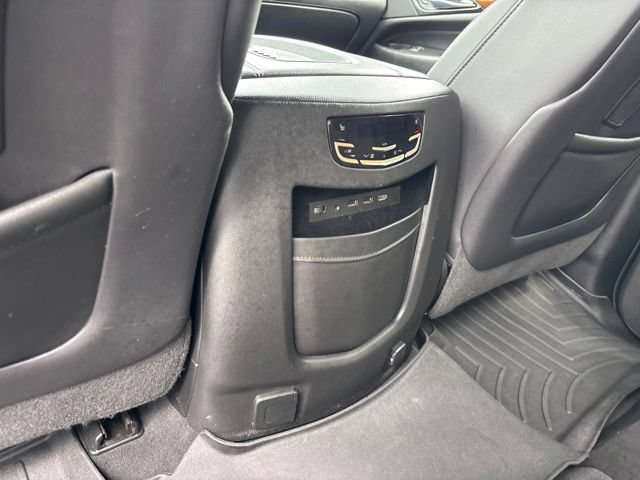 Used 2020 Cadillac Escalade Luxury w/ LPO, Radiant Package AWD/4WD image 35