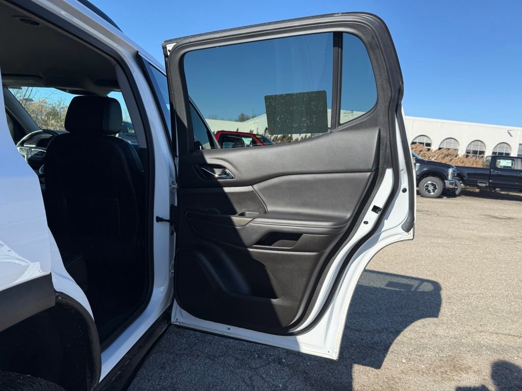 Used 2023 GMC Acadia SLT image 19