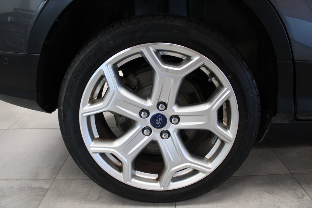 Certified 2019 Ford Escape Titanium w/ U9j03 - Titanium Tow Package AWD/4WD image 10
