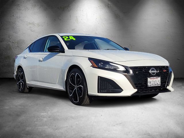 Used 2024 Nissan Altima 2.5 SR image 2