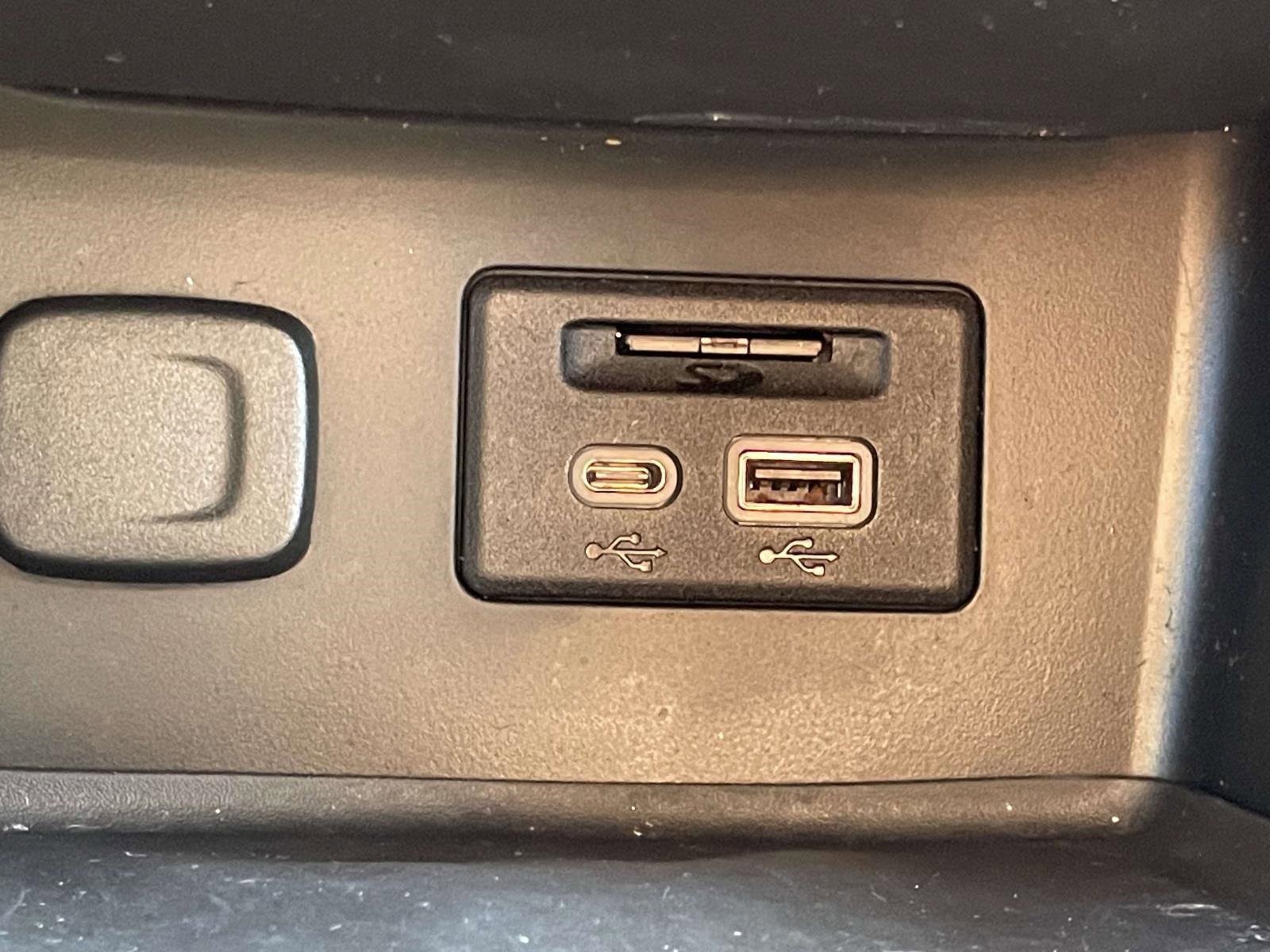 Used 2023 GMC Acadia SLT w/ Elevation Edition image 22