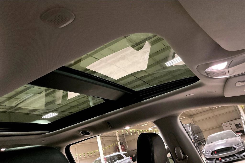 Used 2023 Chrysler Pacifica Limited image 21