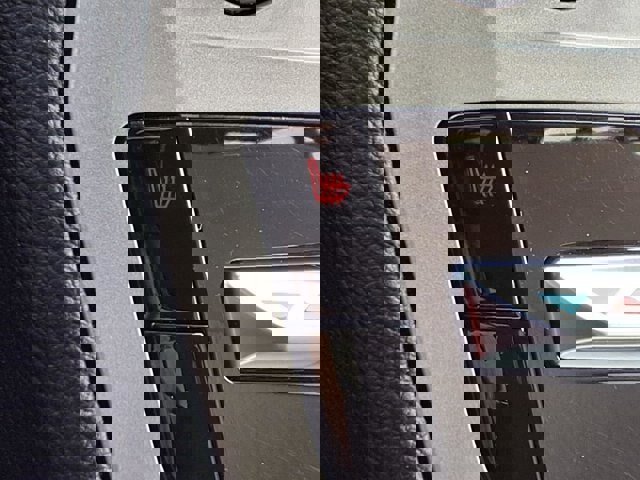 Certified 2023 Ford Explorer XLT image 3