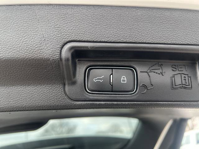 Certified 2022 Ford Explorer XLT w/ Equipment Group 202A image 19