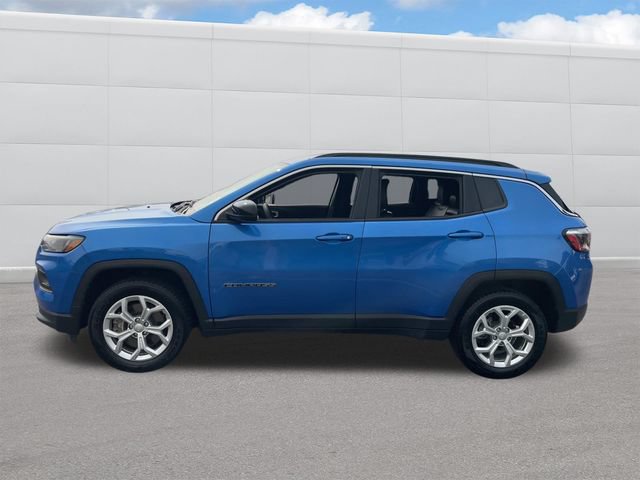 Used 2024 Jeep Compass Latitude AWD/4WD image 2