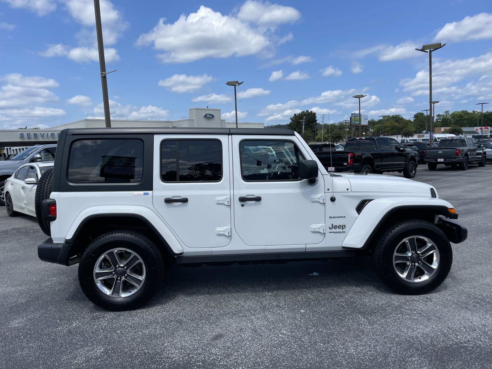 Used 2020 Jeep Wrangler Unlimited Sahara AWD/4WD image 2