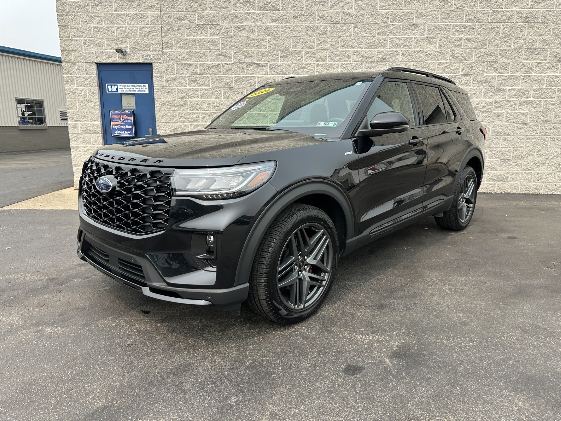 Certified 2025 Ford Explorer ST-Line w/ Premium Package AWD/4WD image 1