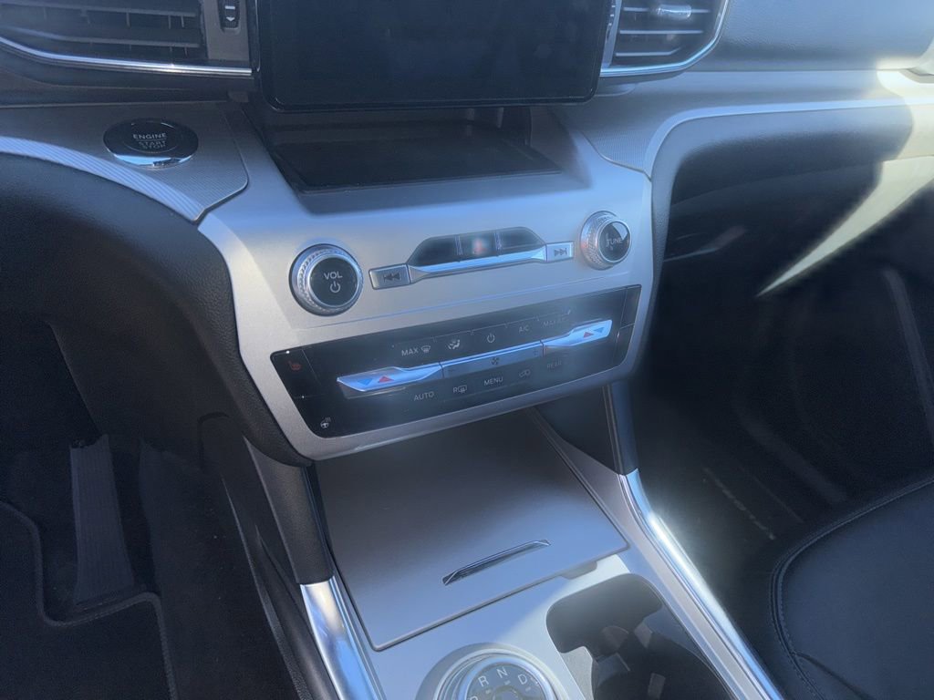 Certified 2022 Ford Explorer XLT w/ Equipment Group 202A image 12