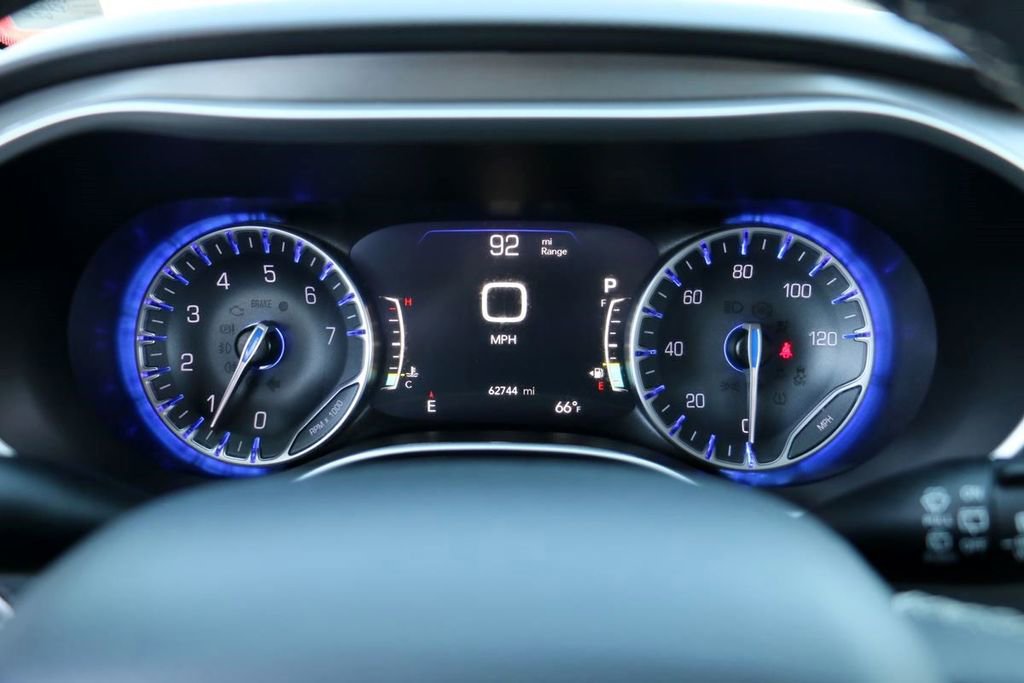 Used 2023 Chrysler Pacifica Touring-L FWD image 11