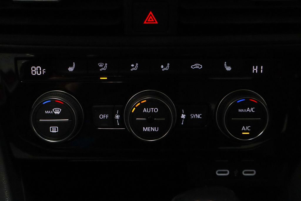 Used 2023 Volkswagen Jetta SE w/ Panoramic Sunroof Package FWD image 30
