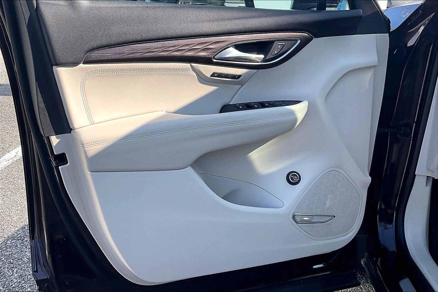 Used 2022 Buick Envision Avenir w/ Premium Seat Package FWD image 21