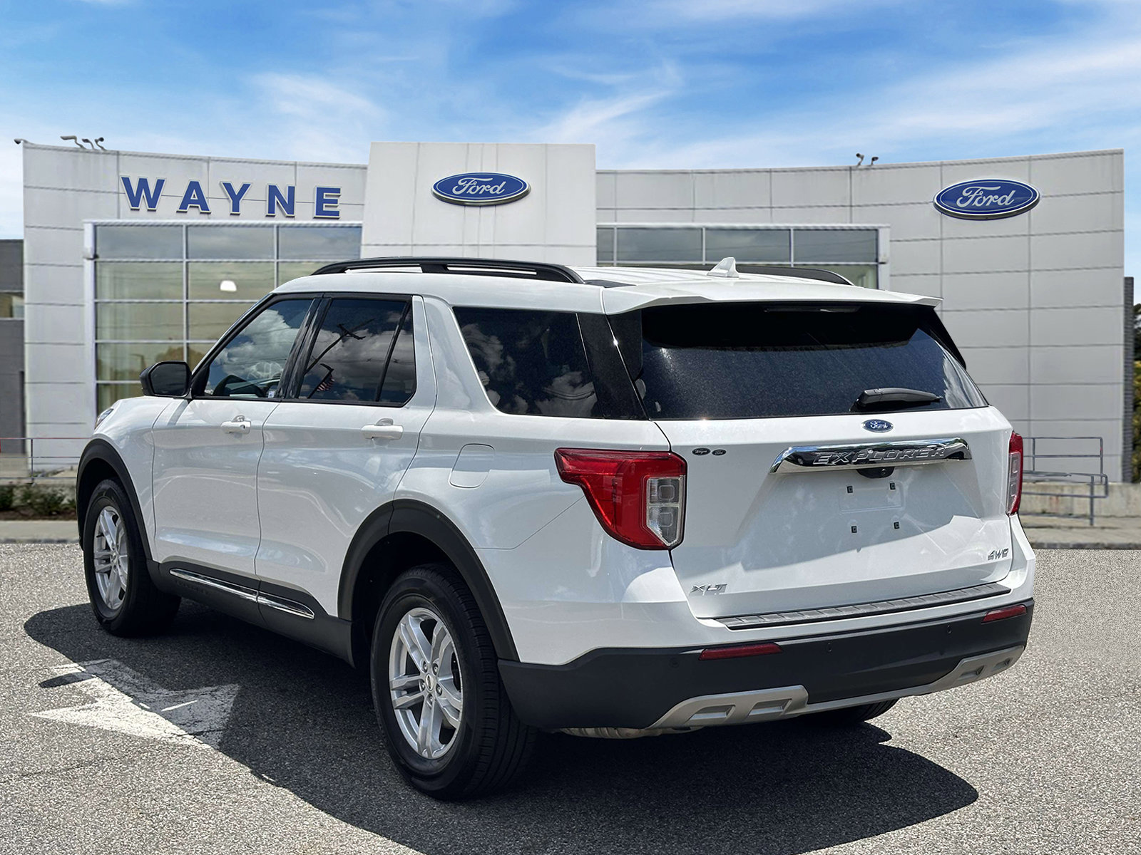 Certified 2023 Ford Explorer XLT w/ Equipment Group 202A AWD/4WD image 4