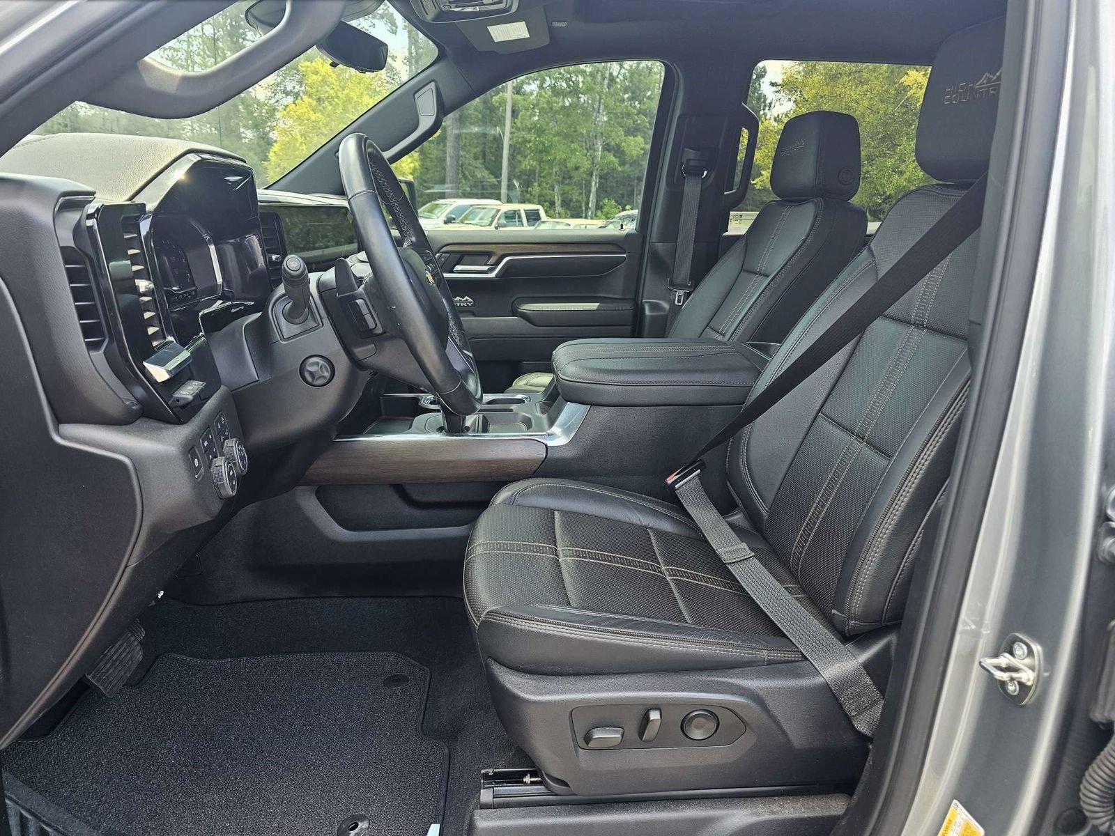 Used 2024 Chevrolet Silverado 1500 High Country w/ Technology Package AWD/4WD image 18