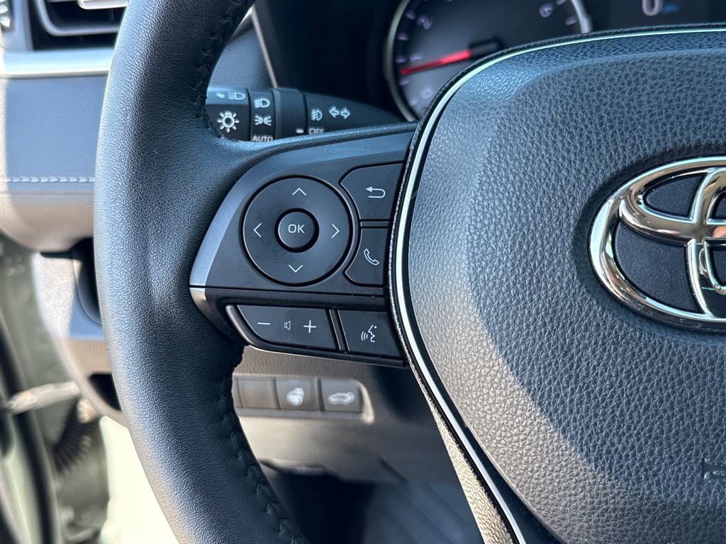 Used 2021 Toyota RAV4 XLE Premium image 16