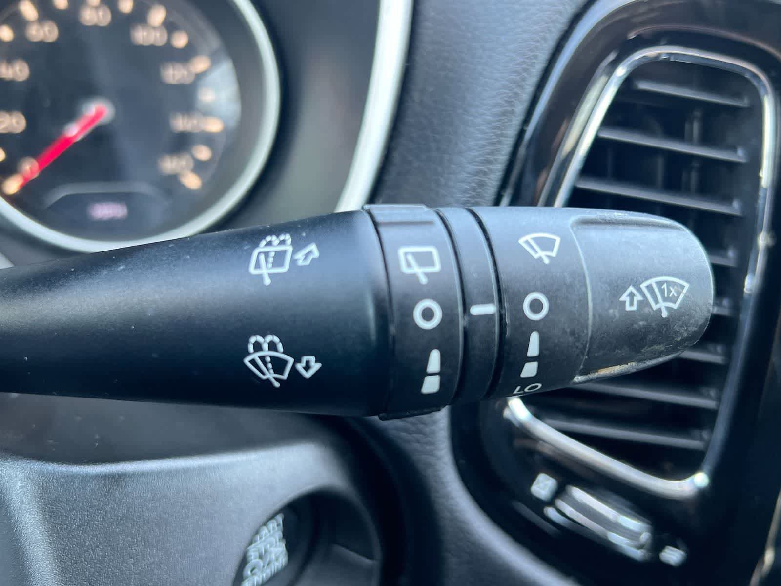 Used 2019 Jeep Compass Latitude FWD image 25