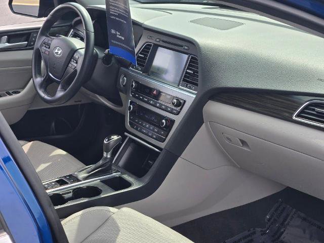 Used 2017 Hyundai Sonata Limited w/ Ultimate Package 04 FWD image 9
