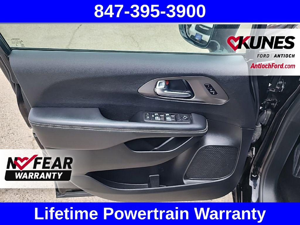Used 2025 Chrysler Pacifica Select FWD image 54