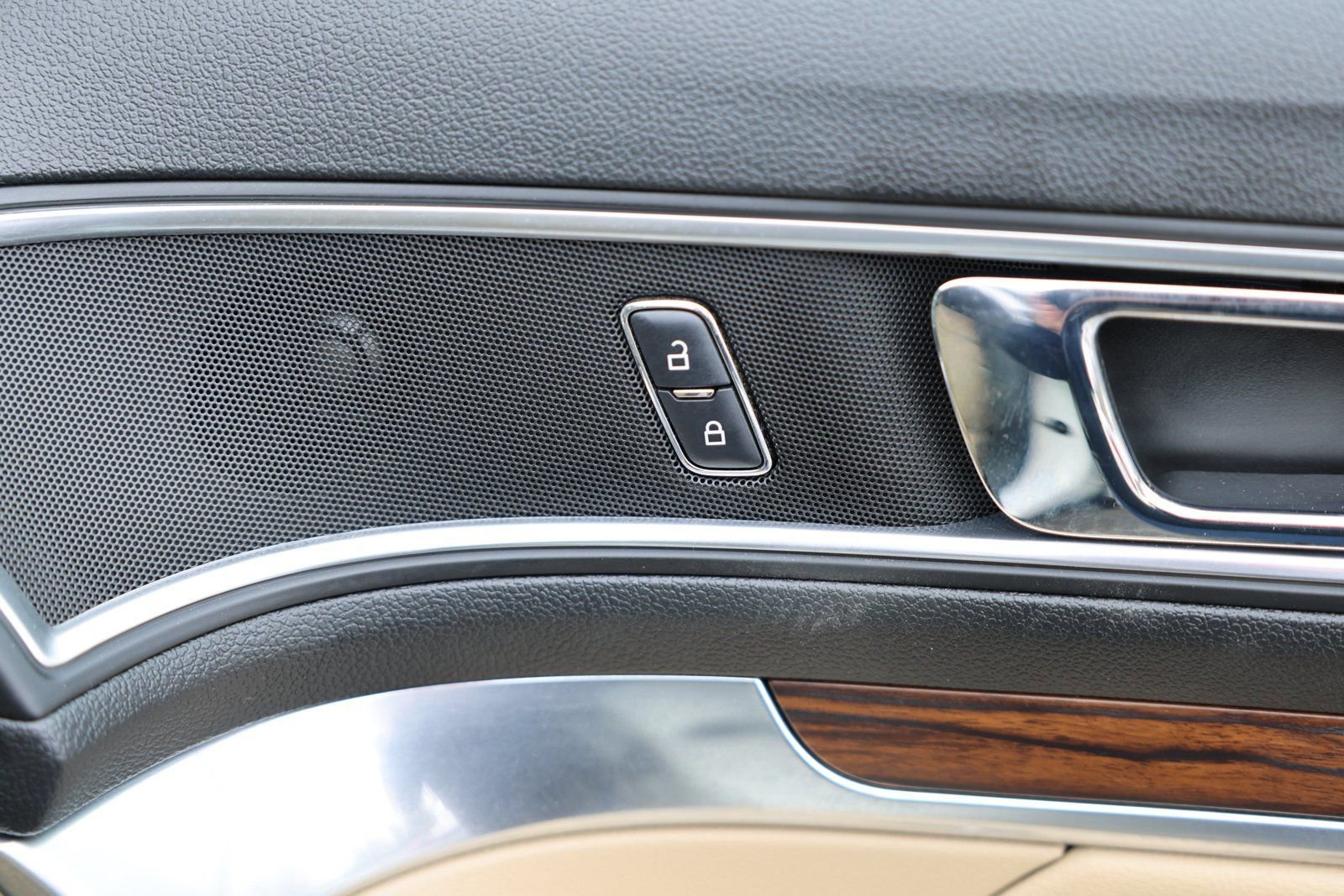 Certified 2017 Ford Explorer Limited w/ Equipment Group 301A image 11