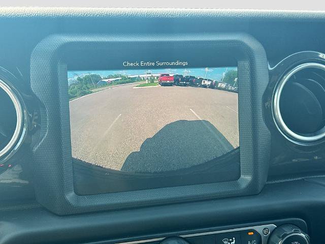 Used 2019 Jeep Wrangler Unlimited Sahara AWD/4WD image 12