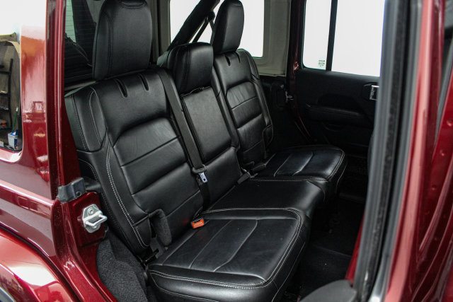Used 2021 Jeep Wrangler Unlimited Sahara AWD/4WD image 15