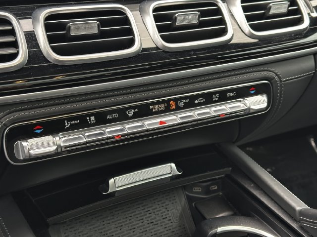 Used 2024 Mercedes-Benz Maybach GLS 600 4MATIC image 23