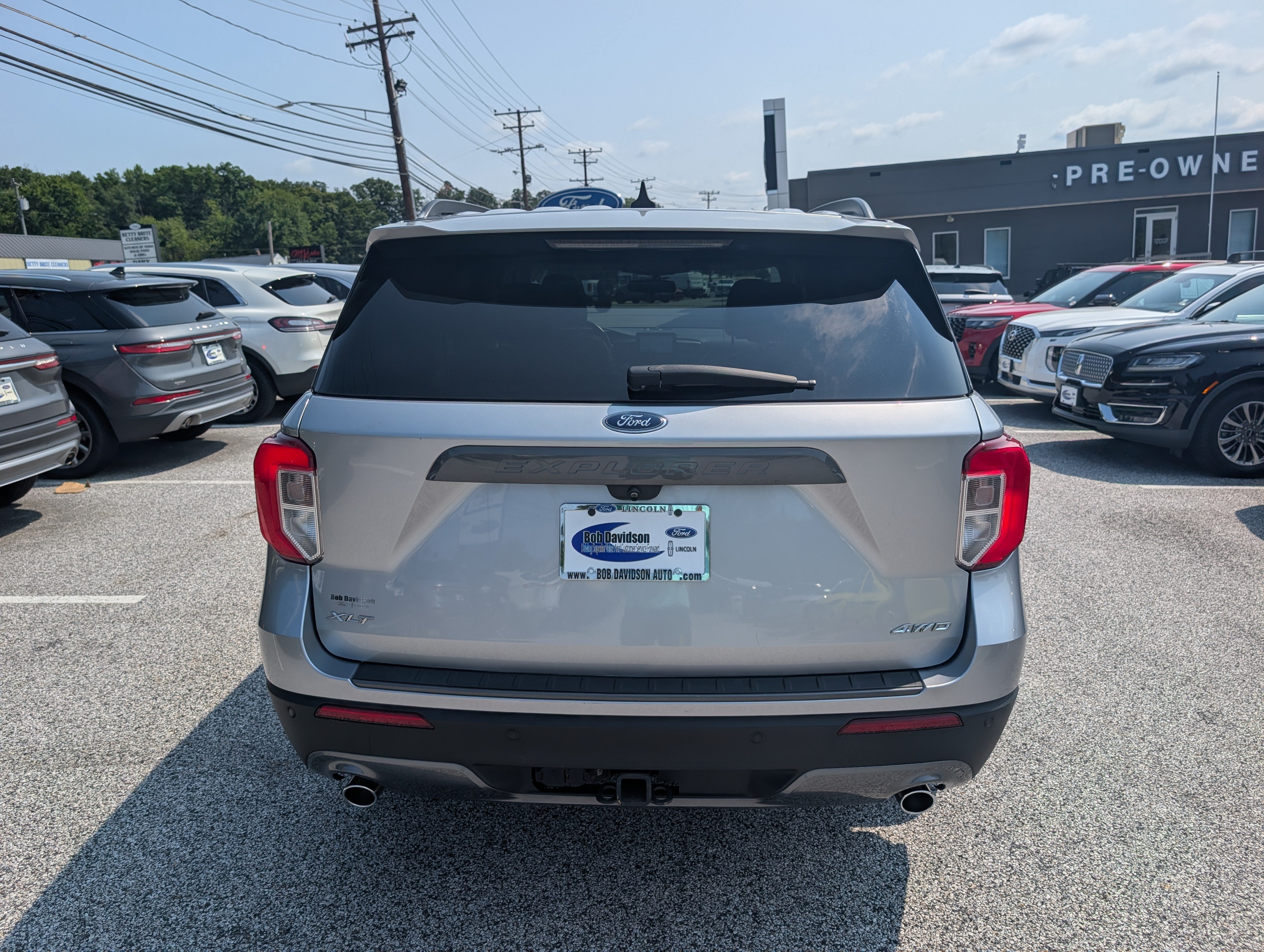 Certified 2022 Ford Explorer XLT w/ Equipment Group 202A AWD/4WD image 6