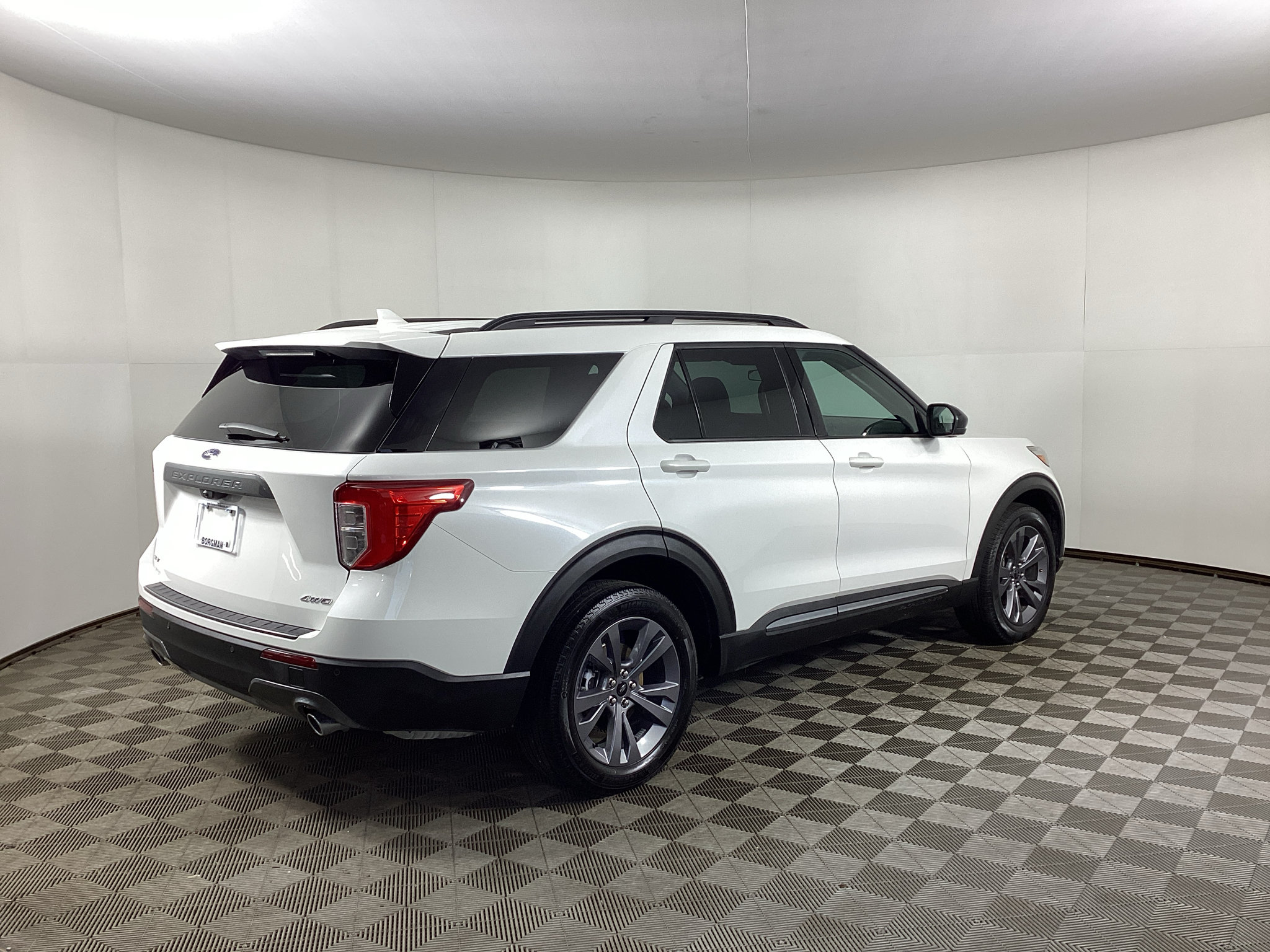 Certified 2024 Ford Explorer XLT w/ Equipment Group 202A AWD/4WD image 2