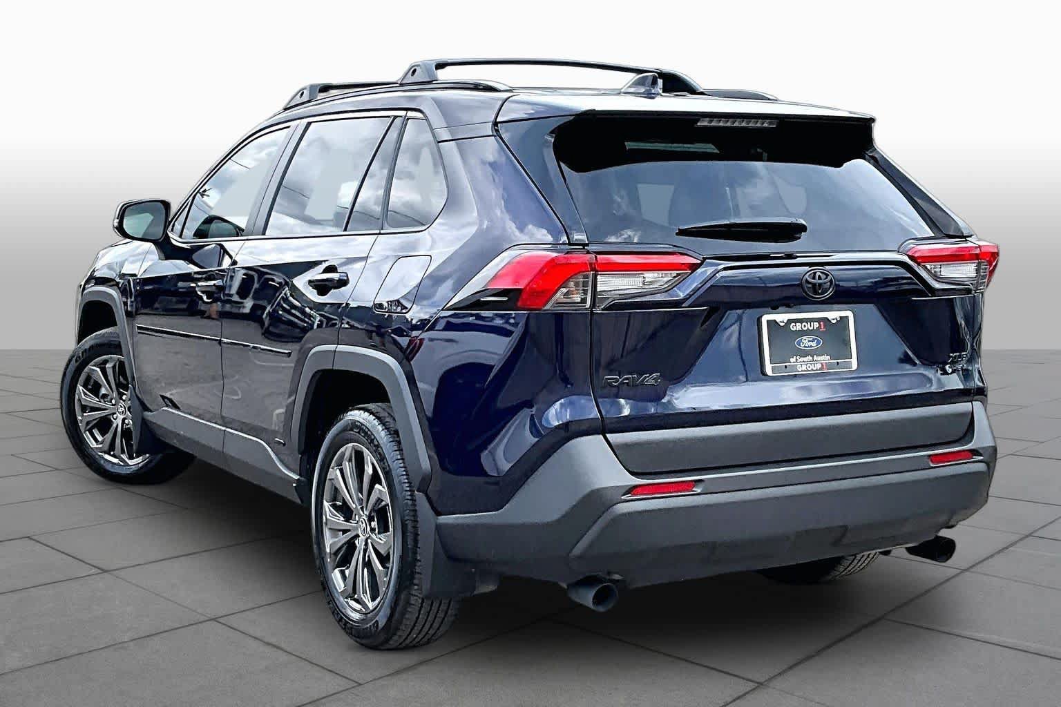 Used 2025 Toyota RAV4 XLE Premium AWD/4WD image 6