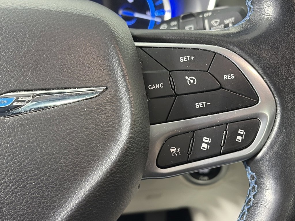 Used 2021 Chrysler Pacifica Touring-L image 17