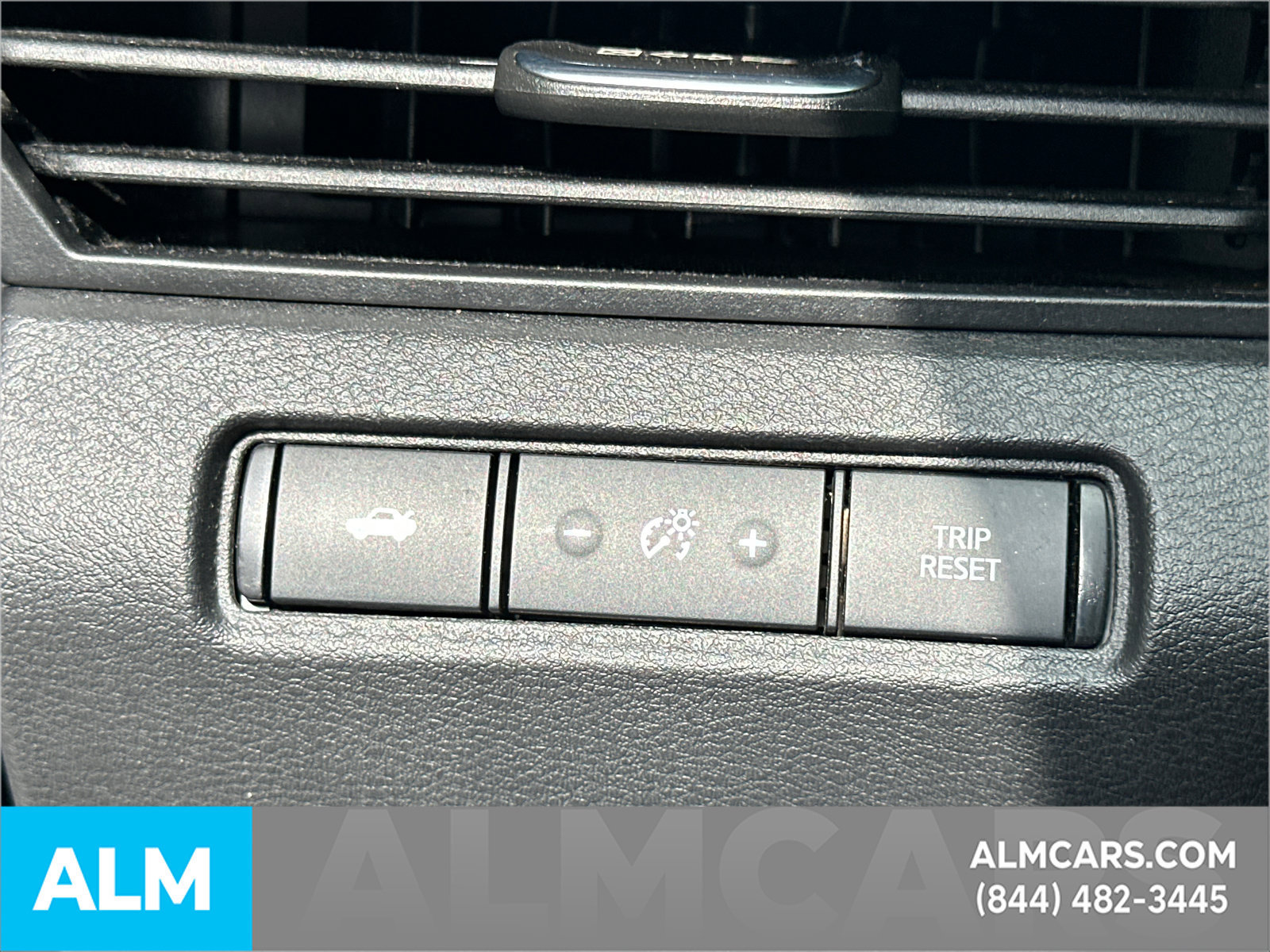 Used 2024 Nissan Altima 2.5 SV FWD image 36
