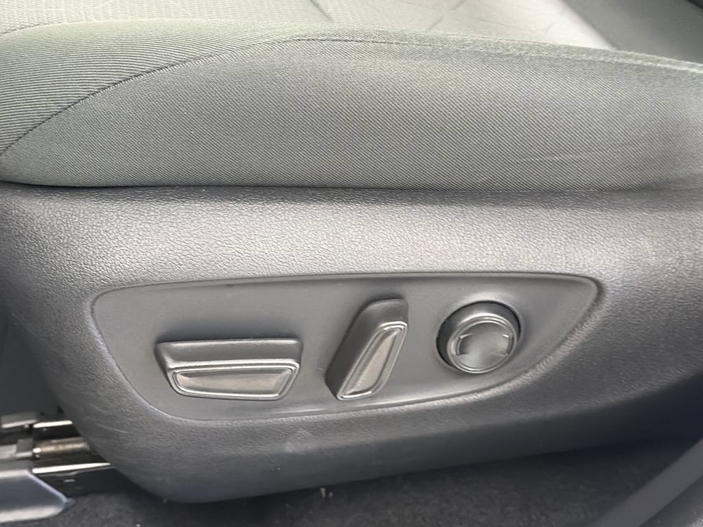 Used 2024 Toyota RAV4 XLE AWD/4WD image 25