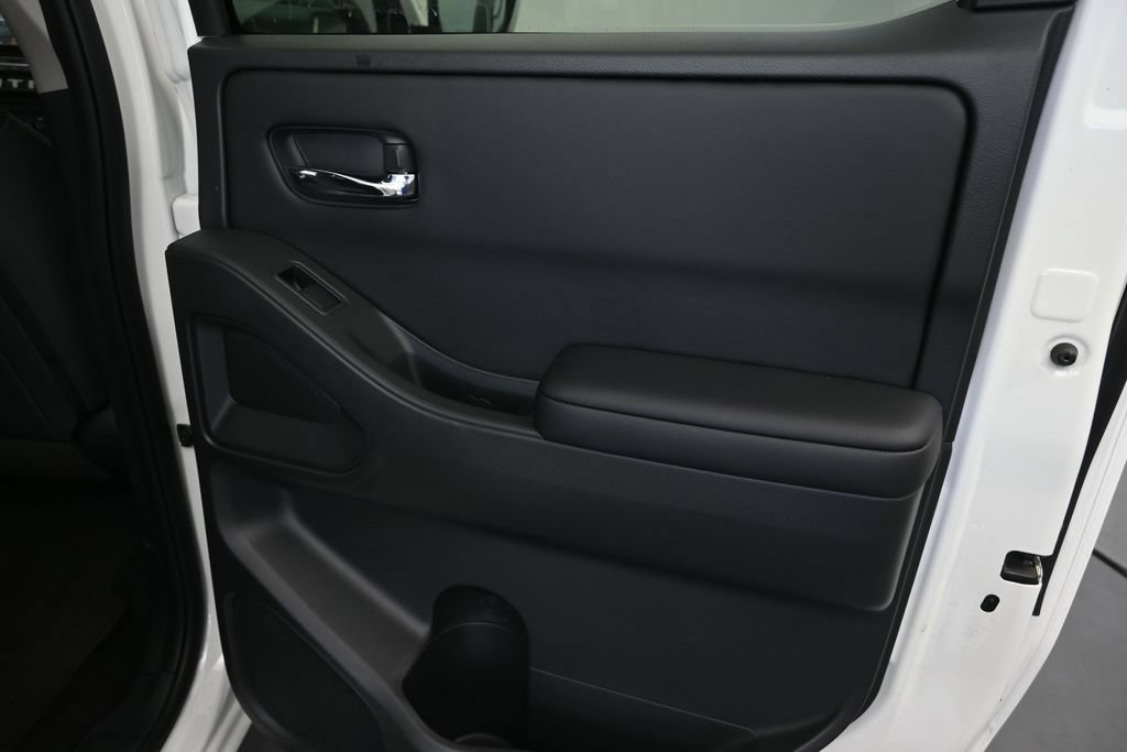 Used 2025 Nissan Frontier SV RWD image 13