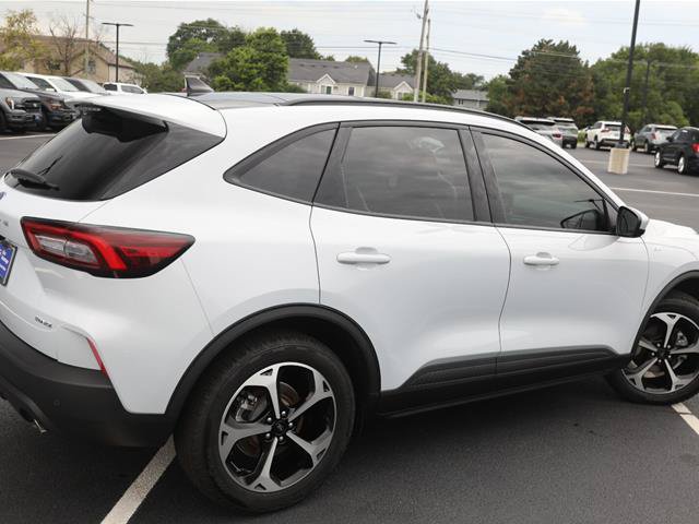 Certified 2025 Ford Escape ST-Line Select w/ Tech Pack #1 AWD/4WD image 9