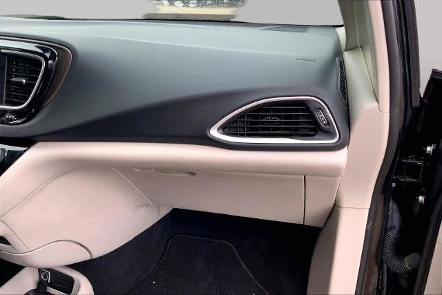 Used 2023 Chrysler Voyager LX FWD image 18